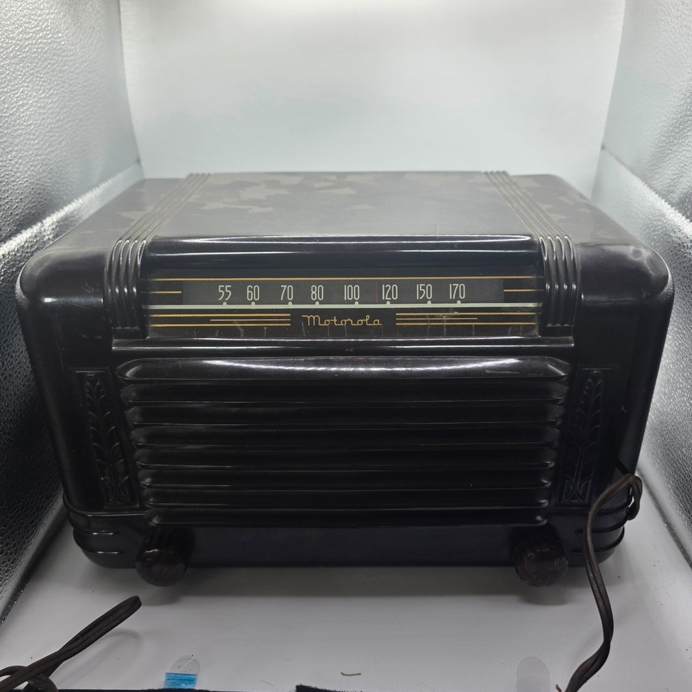 1946 Motorola 65X11-A Tube AM Table Radio Art Deco Working Tested